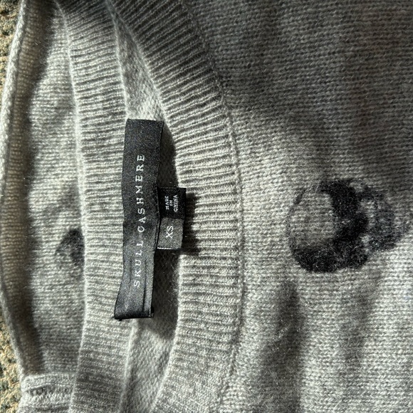 Grey skull cashmere sweater size extra small. - Picture 3 of 3